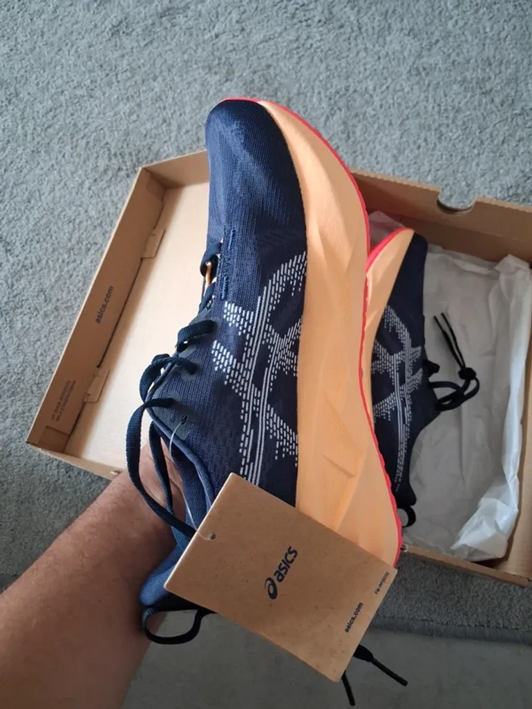Asics Novablast 5 bike usato — immagine 9 di 10