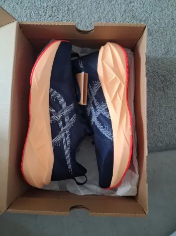 Asics Novablast 5 bike usato — immagine 10 di 10