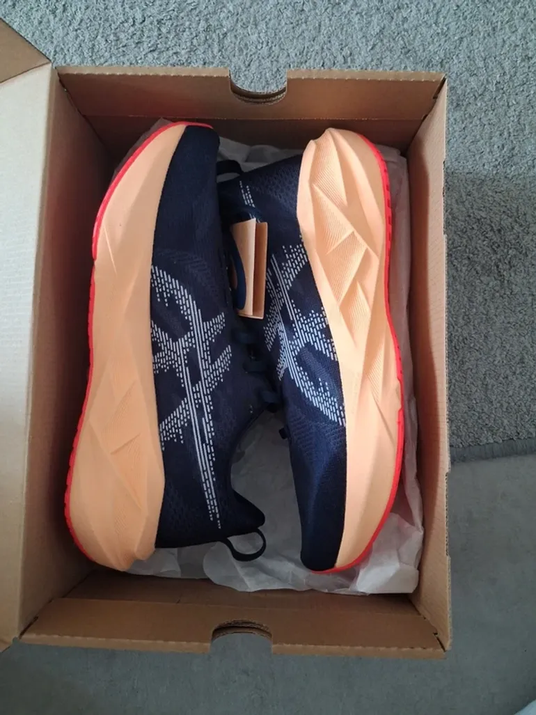 Asics Novablast 5 bike usato — immagine 10 di 10
