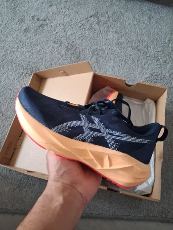 Asics Novablast 5 bike usato — immagine 2 di 10