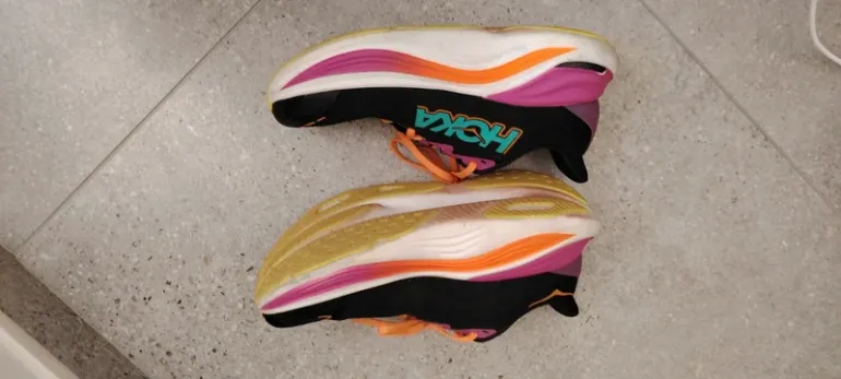 Used Hoka Donna Running Shoes bike — image 2 of 8
