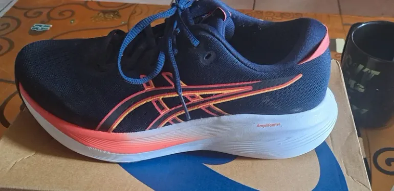 Used Asics Running Shoes bike — image 2 of 7