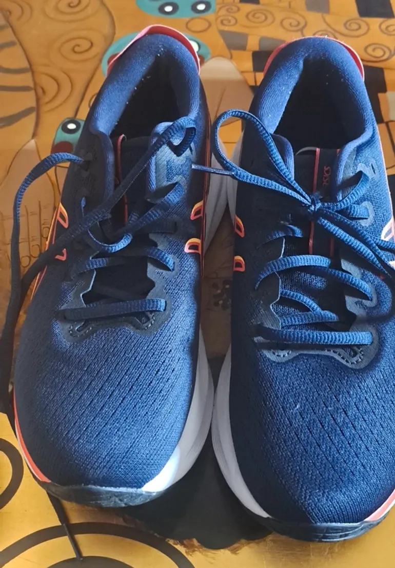 Used Asics Running Shoes bike — image 3 of 7