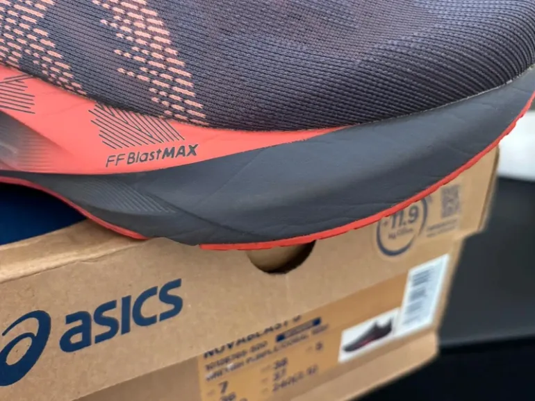 Brugt Asics Novablast 5 bike — billede 3 af 10