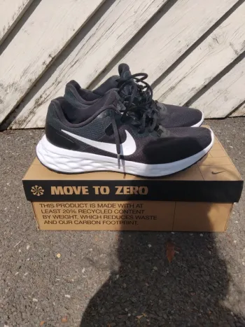 Used Nike Revolution 6 bike — image 6 of 15