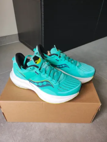 Saucony Tempus Running Shoes usato