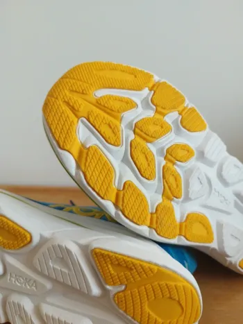 Hoka Clifton 10 bike d'occasion — image 10 sur 11