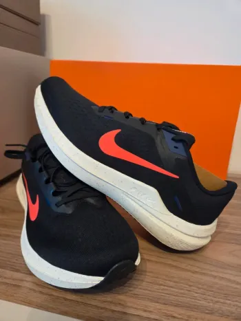 Used Nike Air Winflo 10 Running Shoes