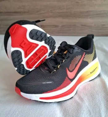 Brugt Nike Vomero 18 Running Shoes