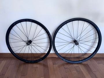 Brugt Shimano GRX WH-RX870 2024 bike — billede 1 af 6