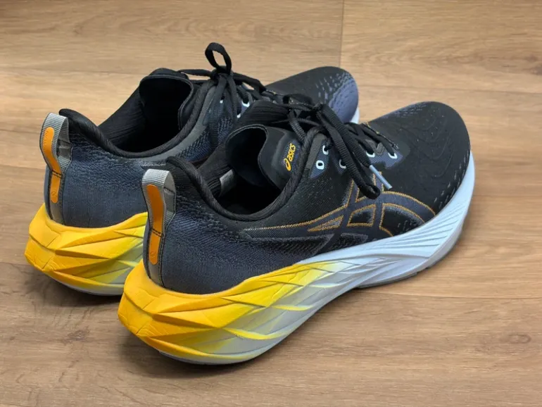 Gebrauchtes Asics Novablast 4 bike — Bild 2 von 14