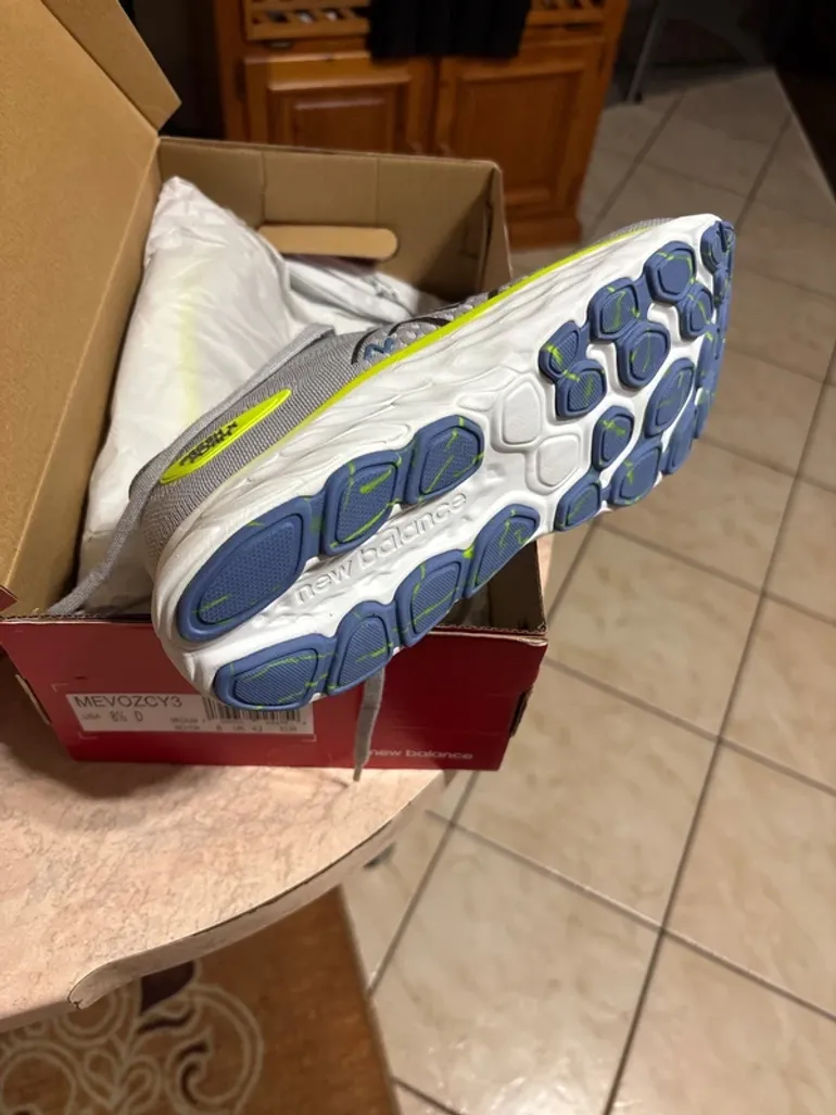 Tweedehands New Balance Running Shoes Size 42 bike — afbeelding 4 van 4