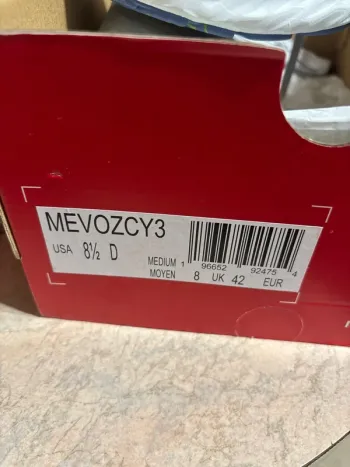 Tweedehands New Balance Running Shoes Size 42 bike — afbeelding 2 van 4