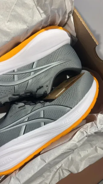 Used Asics Gel Cumulus 28 bike — image 8 of 12