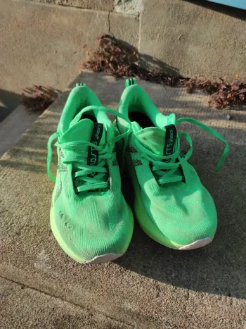 Używany Asics Novablast 5 Ekiden Running Shoes