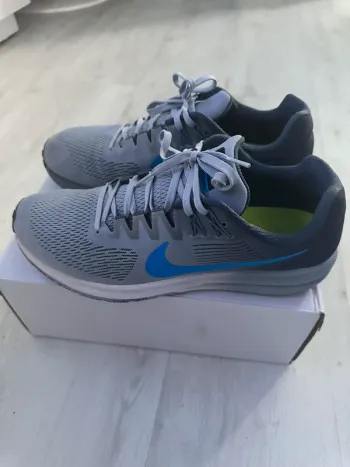 Used Nike Zoom Winflo 5 Running Shoes