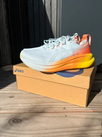 Used Orange Gel-Nimbus 28 Running Shoes