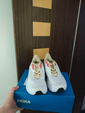 Gebrauchtes Hoka Shoes Size 42 bike — Bild 2 von 6