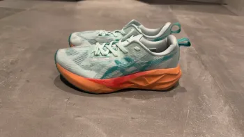 Used Asics Novablast 5 Running Shoes
