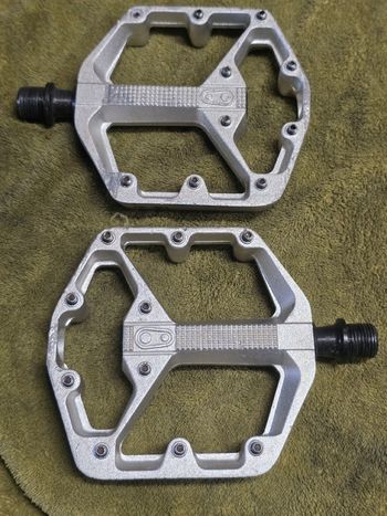 Použité Crankbrothers Stamp large Drivetrain & Pedals