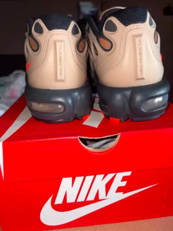 Used Nike sneakers size 44.5 bike — image 3 of 7