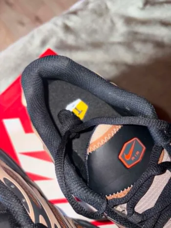 Used Nike sneakers size 44.5 bike — image 5 of 7