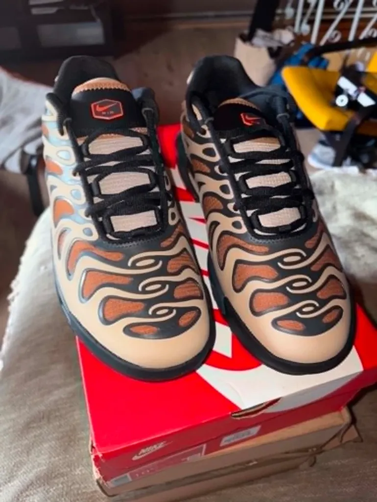 Used Nike sneakers size 44.5 bike — image 7 of 7