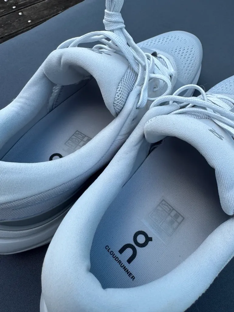 White On Cloudrunner 3 bike usato — immagine 4 di 6