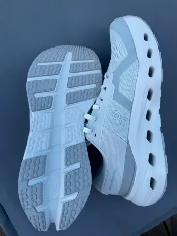 White On Cloudrunner 3 bike usato — immagine 3 di 6
