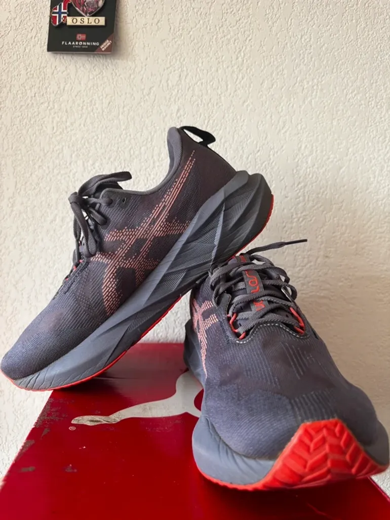 Tweedehands Asics FF Blast MAX bike — afbeelding 6 van 8