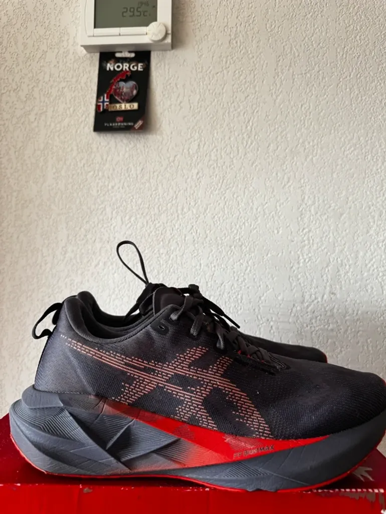 Tweedehands Asics FF Blast MAX bike — afbeelding 2 van 8