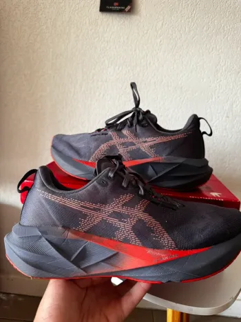 Used Asics FF Blast MAX Running Shoes