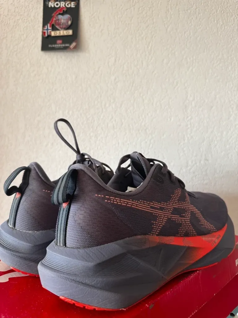 Tweedehands Asics FF Blast MAX bike — afbeelding 3 van 8