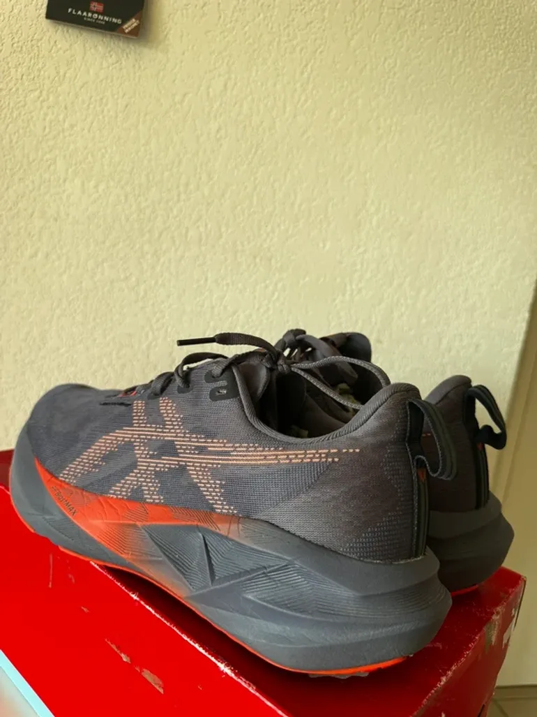 Tweedehands Asics FF Blast MAX bike — afbeelding 5 van 8