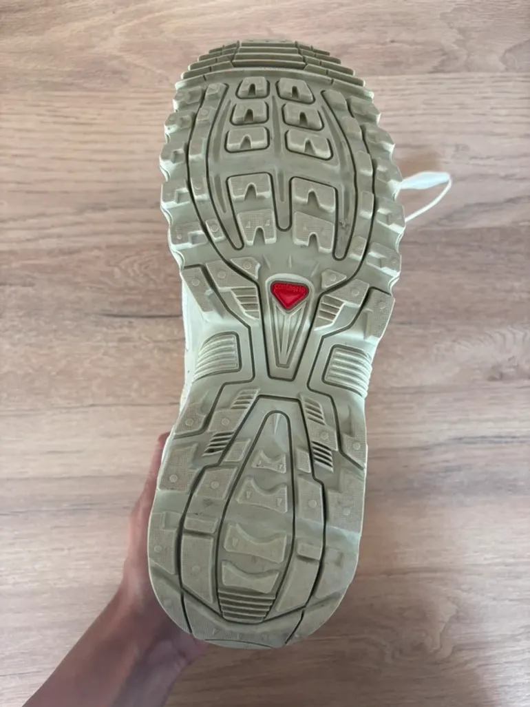 Used Salomon Trailrunning Shoes bike — image 3 of 4