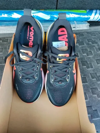 Brugt Nike Vomero 18 Running Shoes