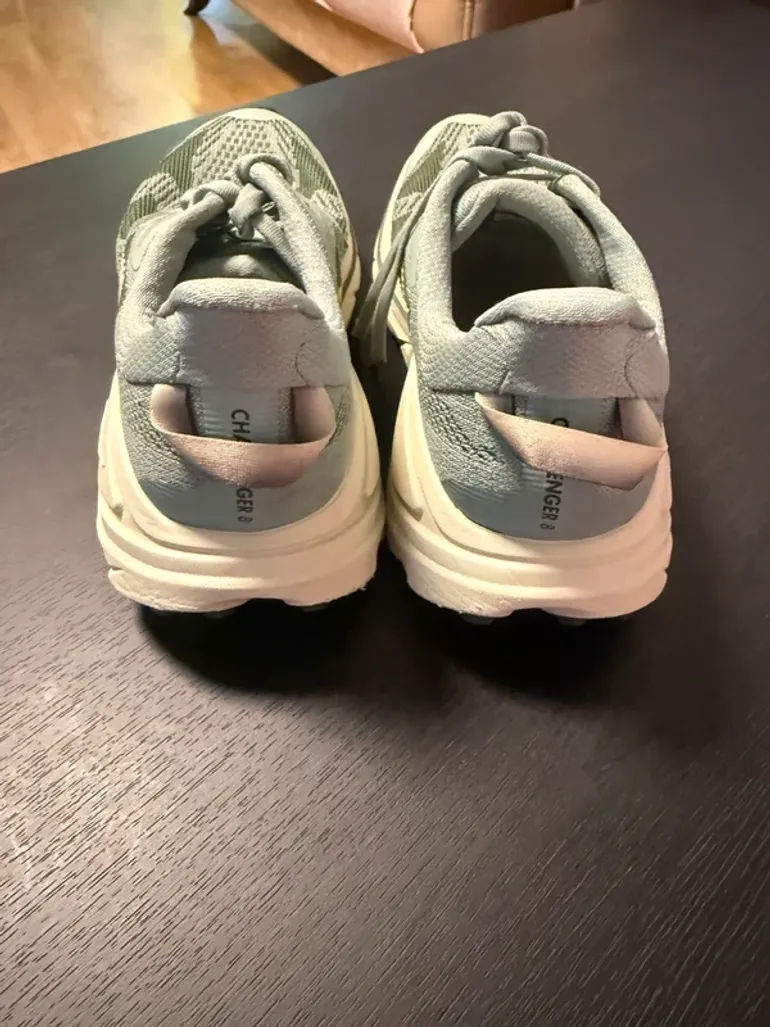 Used Hoka Shoes Taille 43 1/3 bike — image 4 of 8