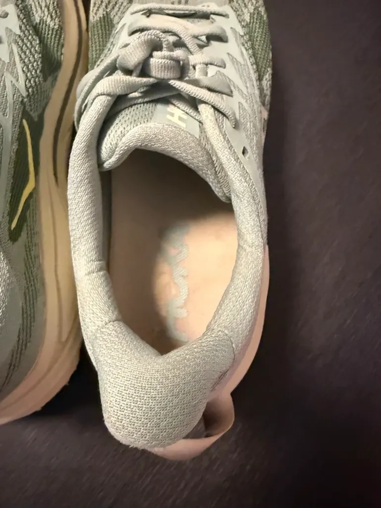 Used Hoka Shoes Taille 43 1/3 bike — image 7 of 8