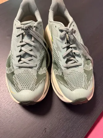 Used Hoka Shoes Taille 43 1/3 bike — image 2 of 8