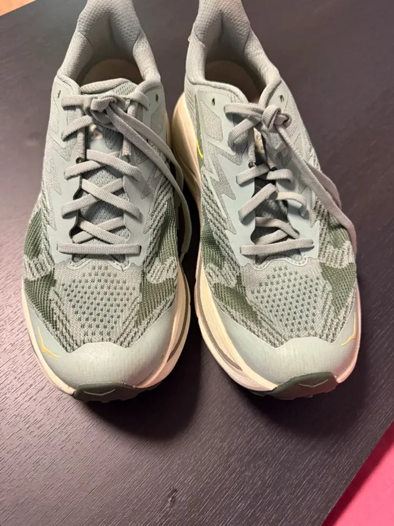 Used Hoka Shoes Taille 43 1/3 bike — image 2 of 8
