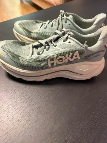 Used Hoka Shoes Taille 43 1/3 bike — image 3 of 8