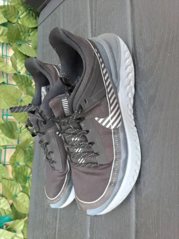 Used Nike React Infinity Run 2 Shield bike — image 2 of 5