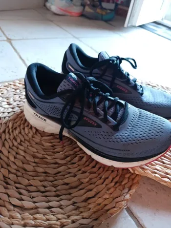 Used Brooks Trace 2 Running Shoes