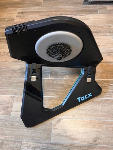 Käytetty Tacx NEO 2T Smart Trainer Cycling Accessories