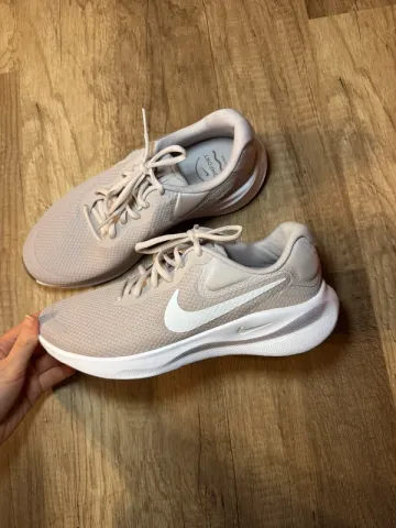 Used Nike Revolution 7 Running Shoes