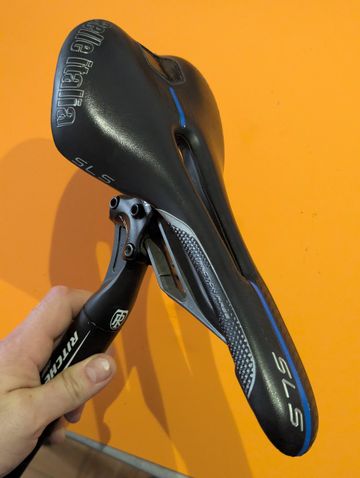 Käytetty Selle Italia SLS Carbon Monolink Seat Saddles & Seatposts