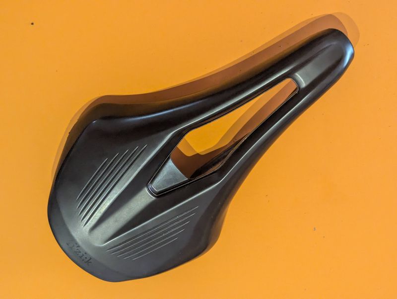 Used Fizik Vento Argo R3 Saddles & Seatposts