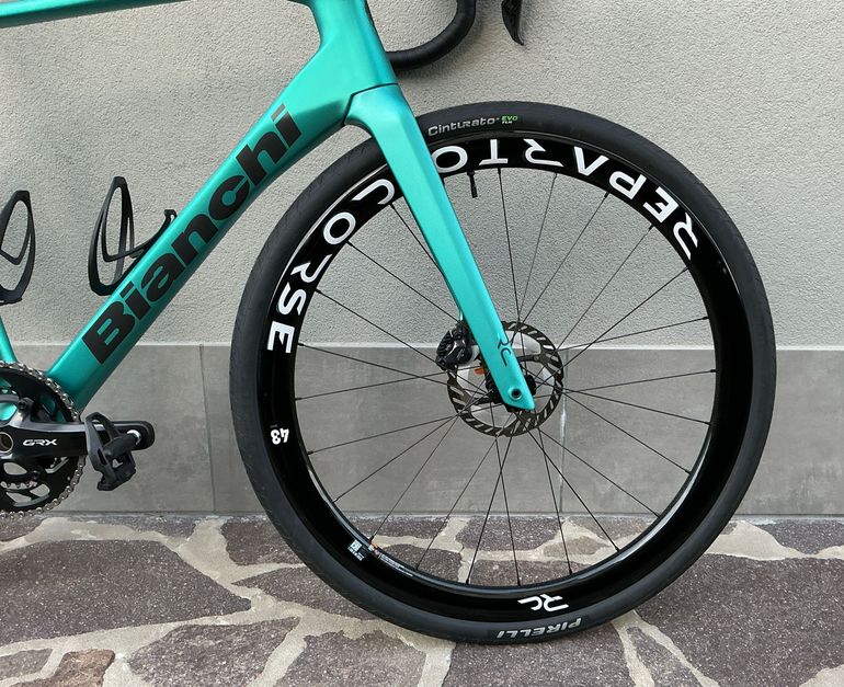 bianchi bicycle 26 reparto corse 700 SL Lite Alloy 44cm Bike rounder road bike perfect in any situation and intended for those cyclists Bianchi Oltre PRO 2024 -