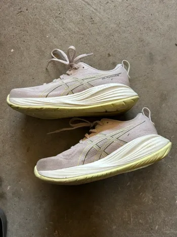 Used Asics Gel-Cumulus 27 Running Shoes