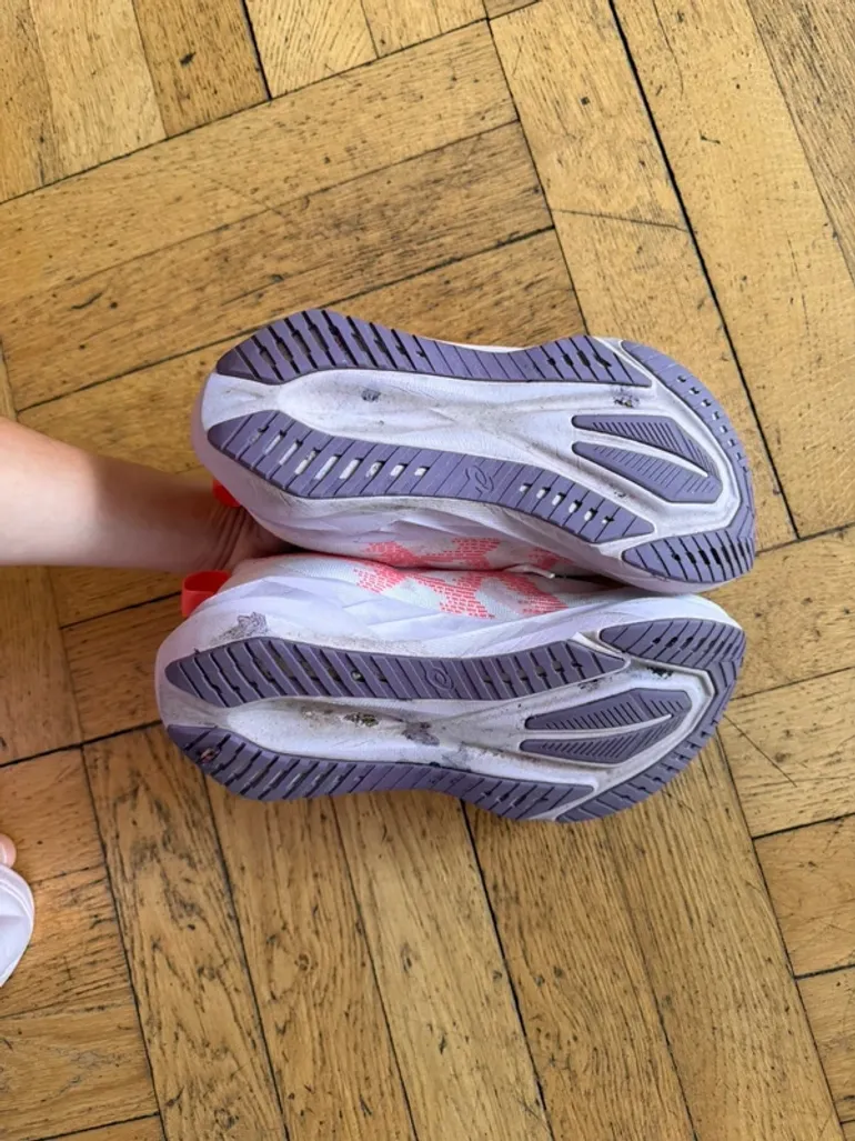 Gebrauchtes Asics Novablast 5 bike — Bild 4 von 4